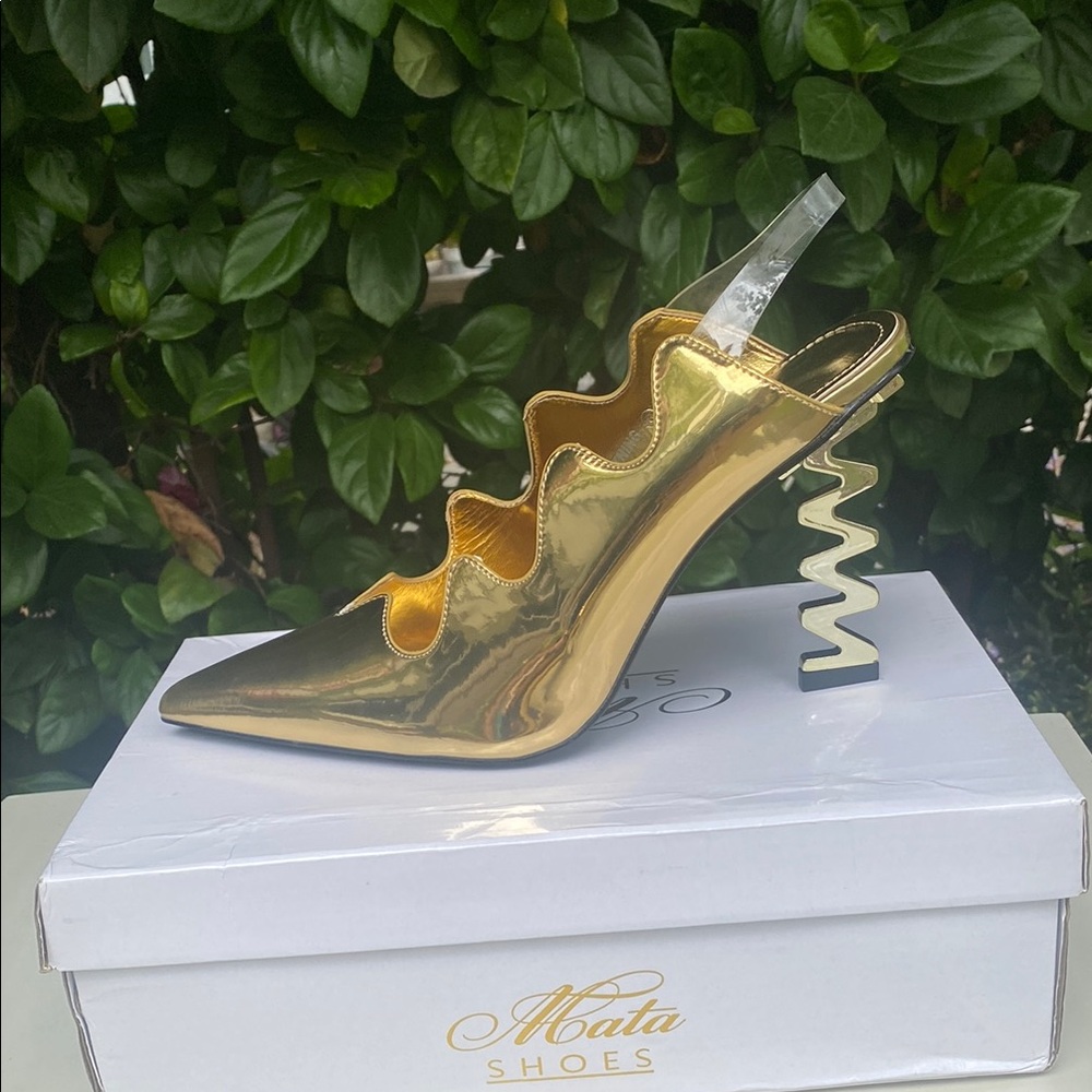 Mata Shoes Gold Heels Elegant Design size 8